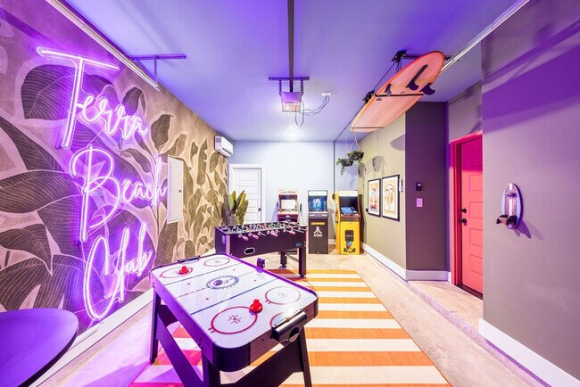 Building Photo - 19901 Charlie Claude Dr