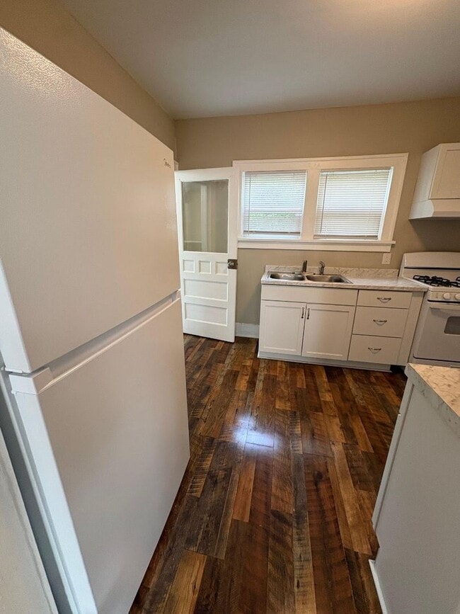 Building Photo - *Pending* Updated 3-Bedroom, 1.5-Bathroom Home – $1,375/Month | Accepting Section 8