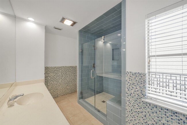 Building Photo - 2423 Nantucket Dr