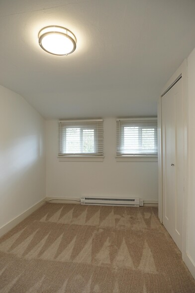 Building Photo - 2107 S Cushman Ave