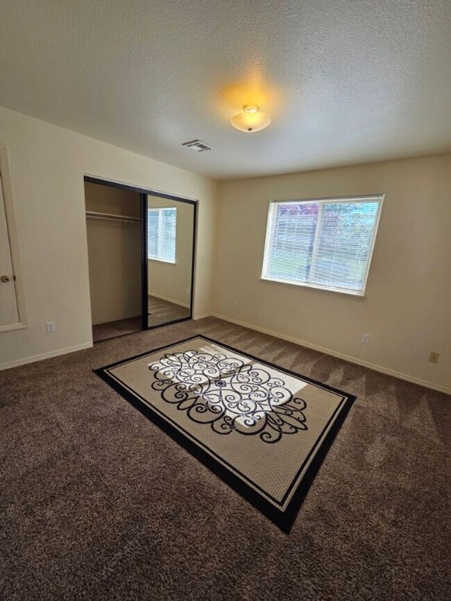 Building Photo - Two bedroom, Two bath Ground Floor Townhouse | Available Now