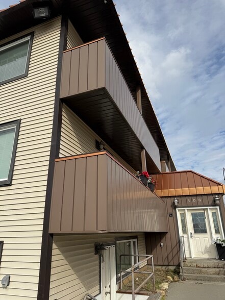 Primary Photo - 406 12th Ave