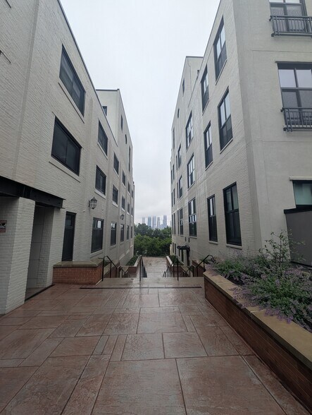 condo building exterior - 518 Gregory Ave