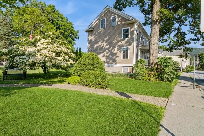 Building Photo - 120 Verplanck Ave