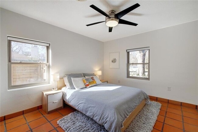 Building Photo - 3709 Vineland Dr