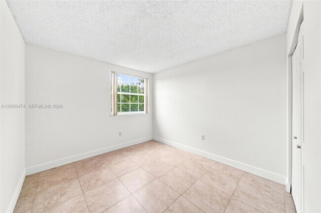 Building Photo - 9735 Fontainebleau Blvd