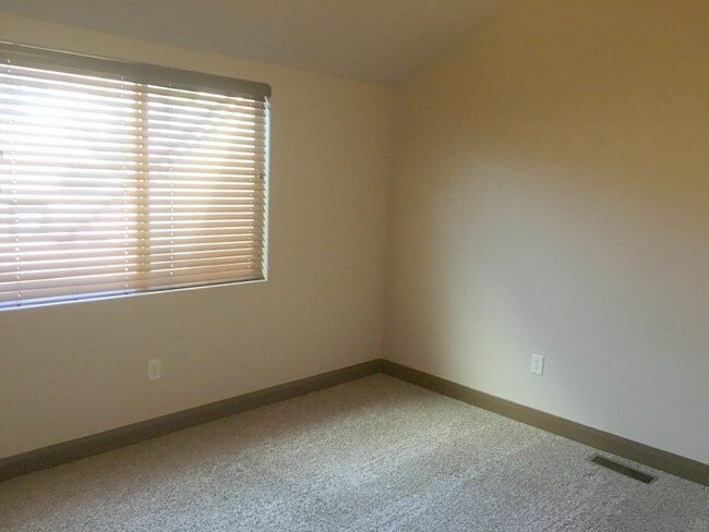 Building Photo - 74 W 100 S