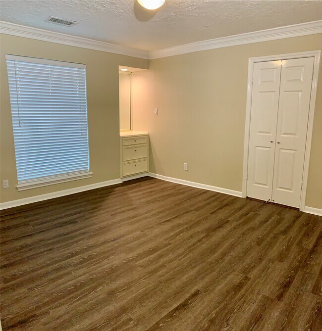Building Photo - 14135 Sandfield Dr