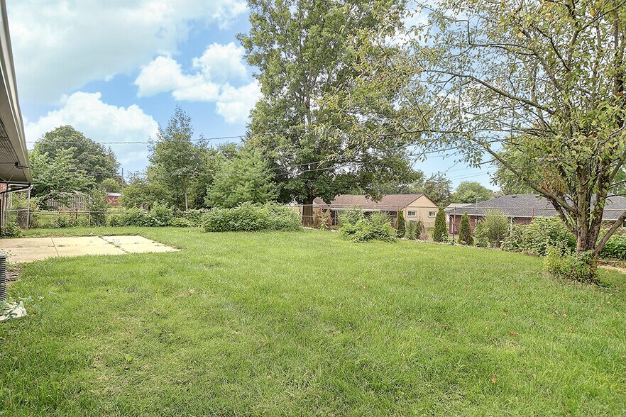 Building Photo - 3813 Utica Dr