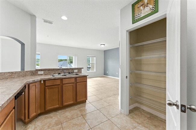 Building Photo - 6524 S Goldenrod Rd