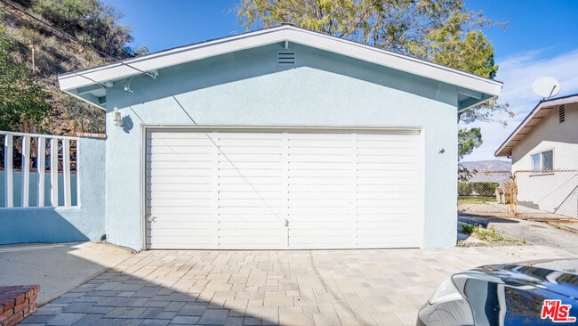 Building Photo - 9631 Crystal View Dr
