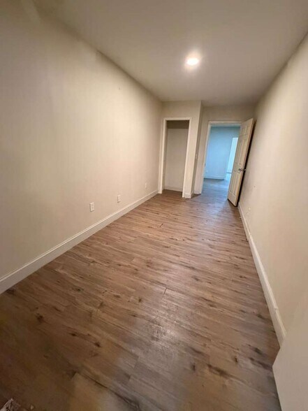 Building Photo - 252 3rd Ave