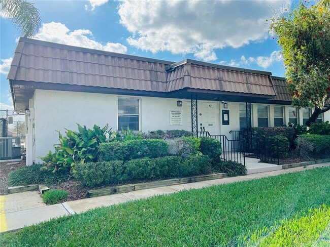 Building Photo - 57 Windtree Ln