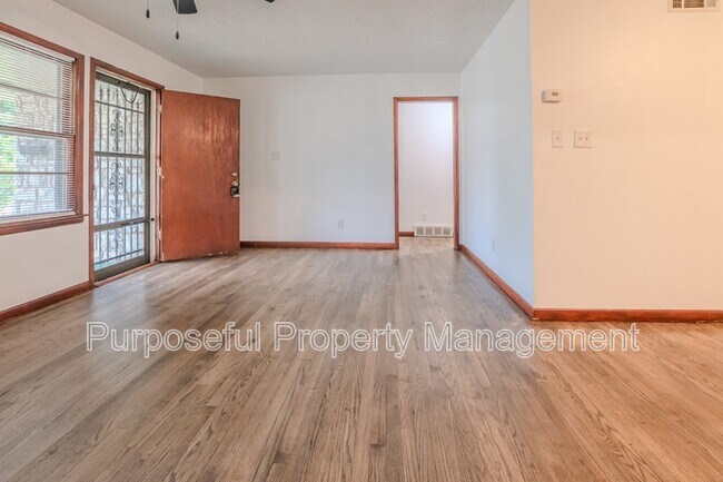 Building Photo - 616 E Bouse Dr