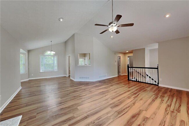 Building Photo - 460 Highlander Way
