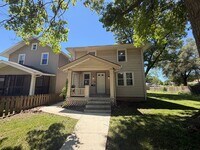 Building Photo - 3406 Robinwood Dr