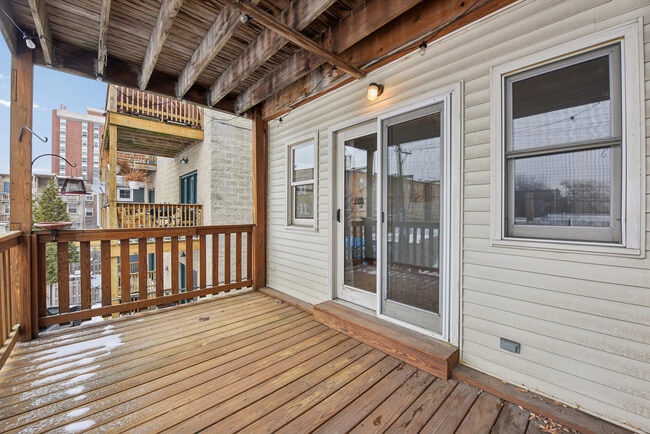 Building Photo - 4432 N Winchester Ave