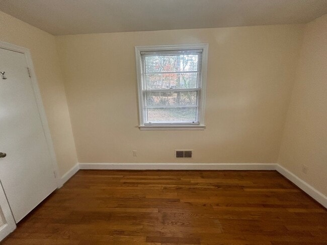 Building Photo - 4534 Oakwood Dr