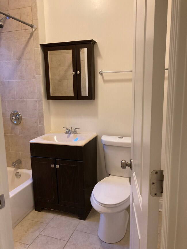 Building Photo - 338 Tudor Ct