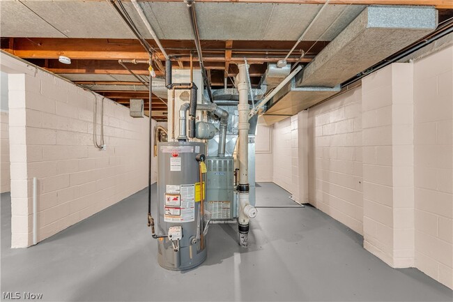 Building Photo - 655 E 240th St