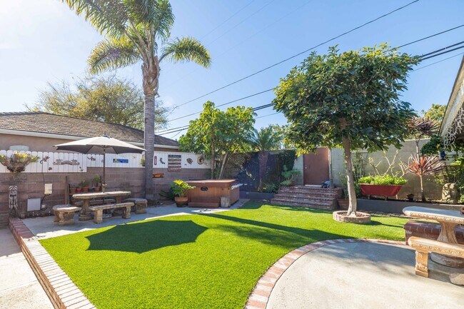 Building Photo - 1605 Lynngrove Dr