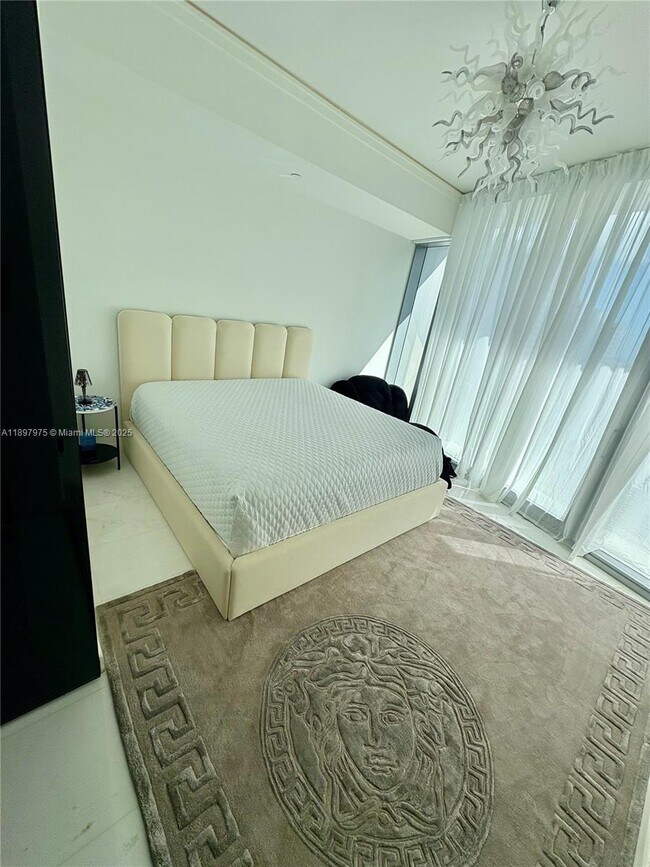 Building Photo - 300 Biscayne Blvd Way