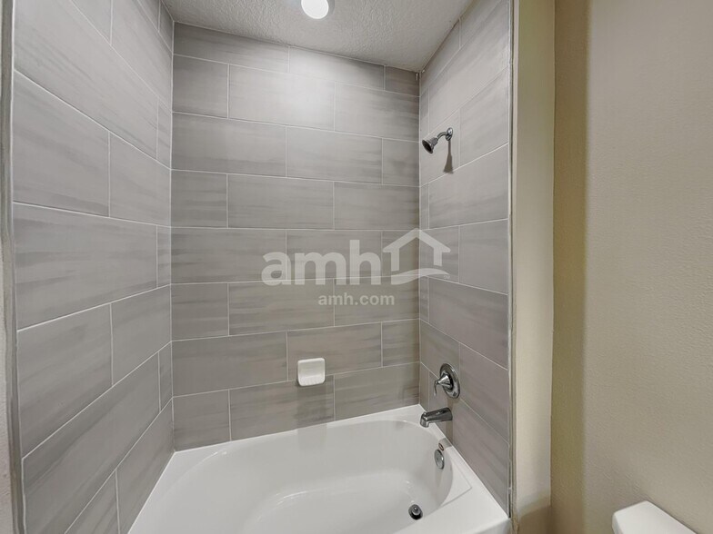 Building Photo - 204 Hemlock Pt