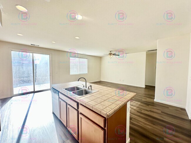 Building Photo - Spacious 4-Bedroom 3 Bath, 3 Car Garage Home with Loft, Living Room and Family Room Outdoor Kitch...