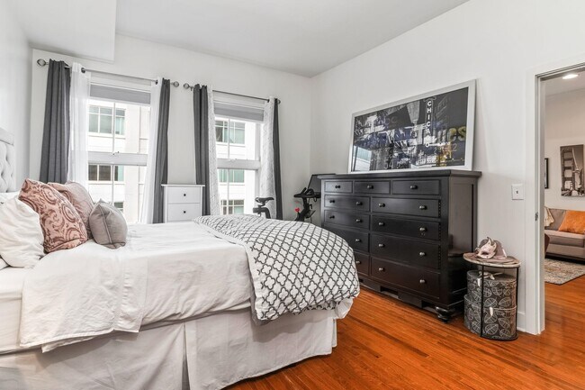 Building Photo - 61 Grand St