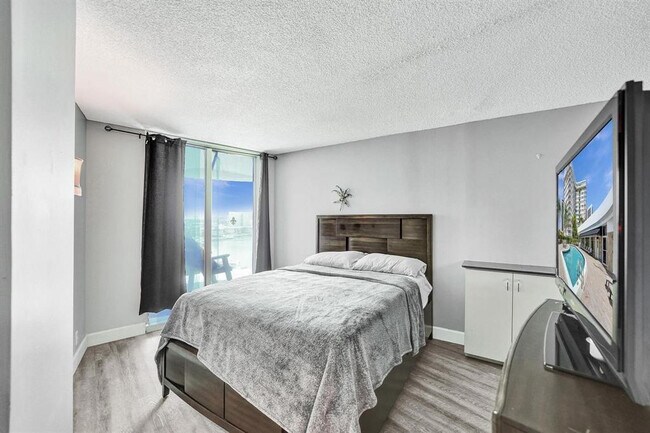 Building Photo - 100 Golden Isles Dr