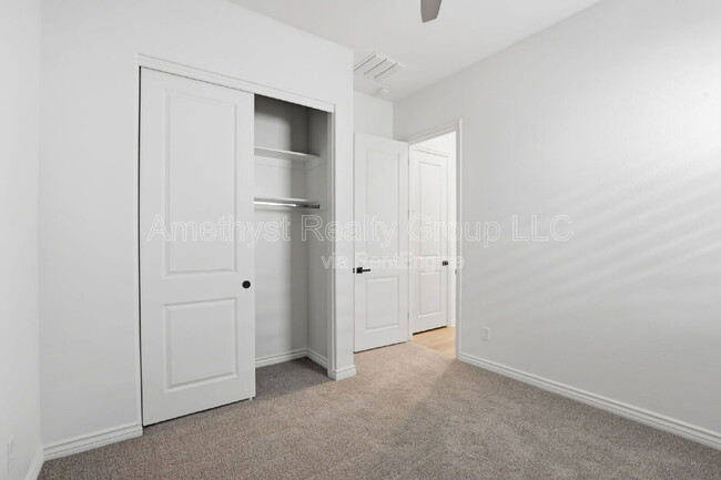 Building Photo - 15660 W Pershing St