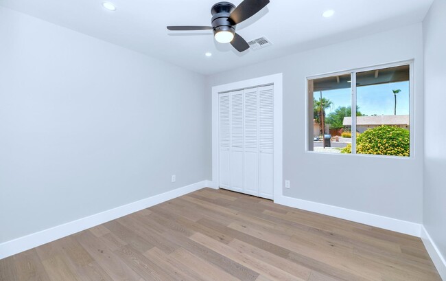 Building Photo - 7509 N Vía Del Elemental