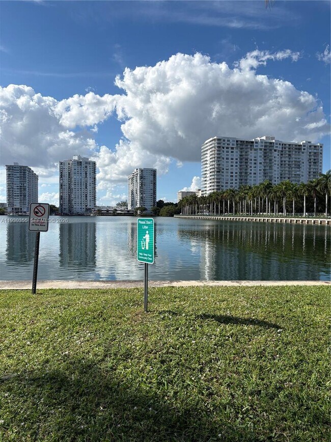 Building Photo - 18181 NE 31st Ct