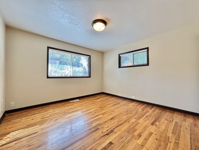 Building Photo - 6917 W Randolph Dr