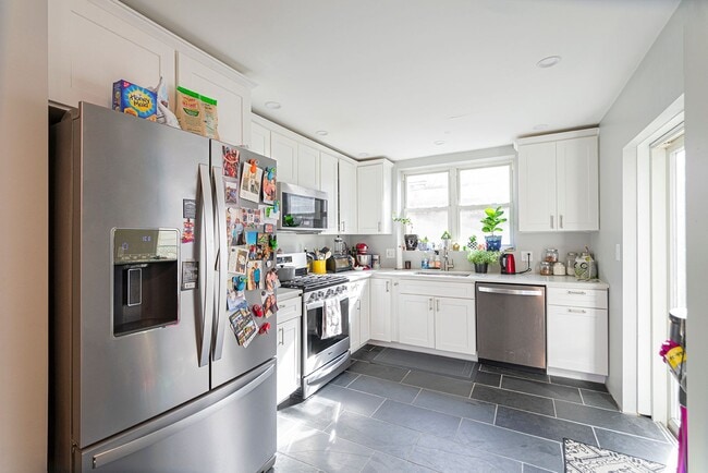 Building Photo - Fitler Square Three Bed Home