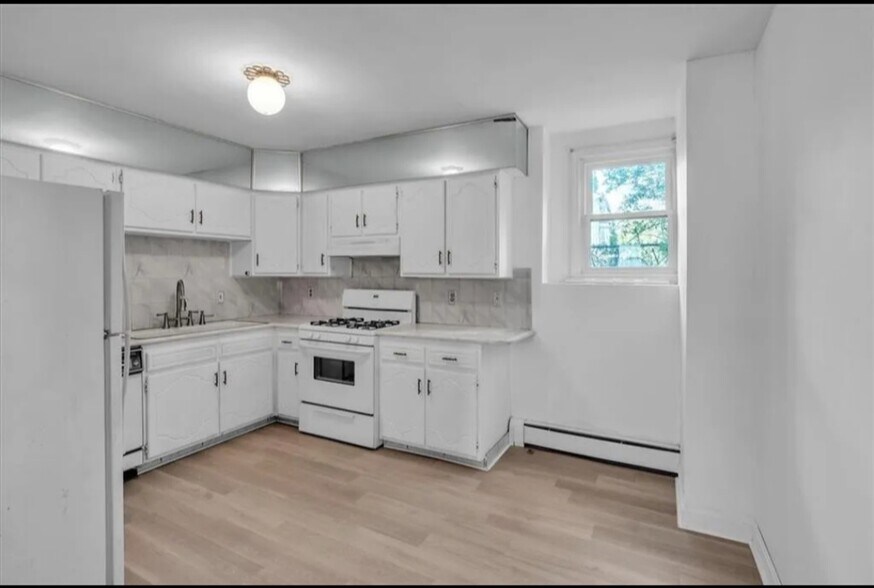 Kitchen - 225 Langdon St