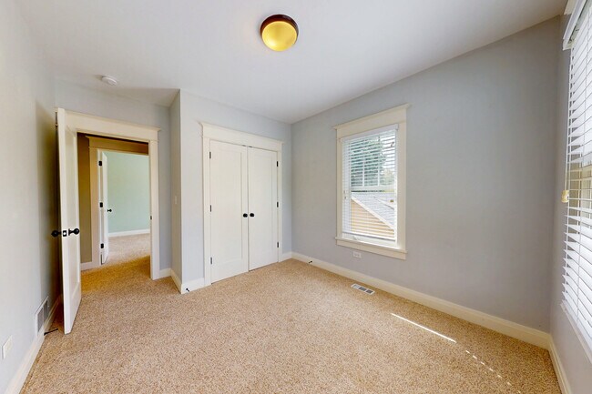 Building Photo - 523 Prairie St