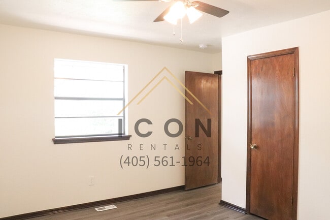 Building Photo - 3820 Southwind Ct