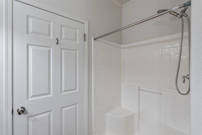 Building Photo - 289 Heatherwood Dr