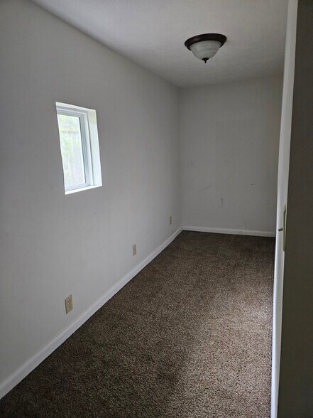 Building Photo - 506 E Hillside Dr