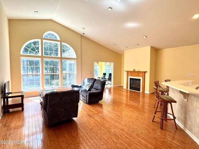 Building Photo - 105 Golf View Dr