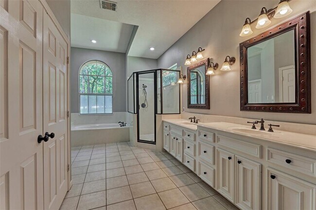 Building Photo - 10506 Crestwater Cir