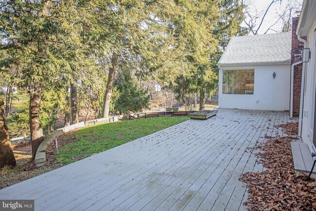 Building Photo - 92 Overbrook Dr