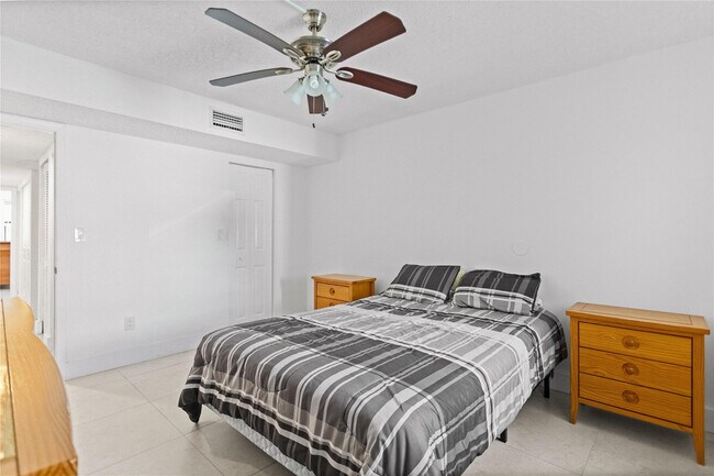 Building Photo - 16051 Blatt Blvd