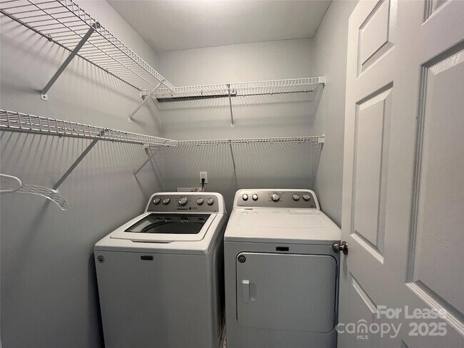 Building Photo - 8601 Fieldcroft Dr