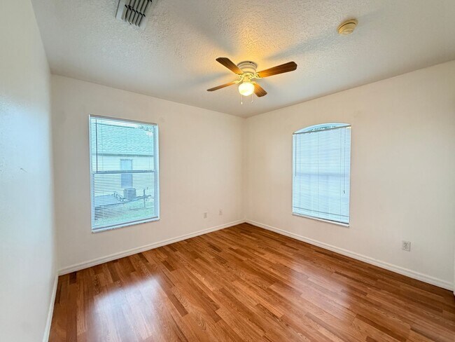 Building Photo - 10438 Vista Pines Loop