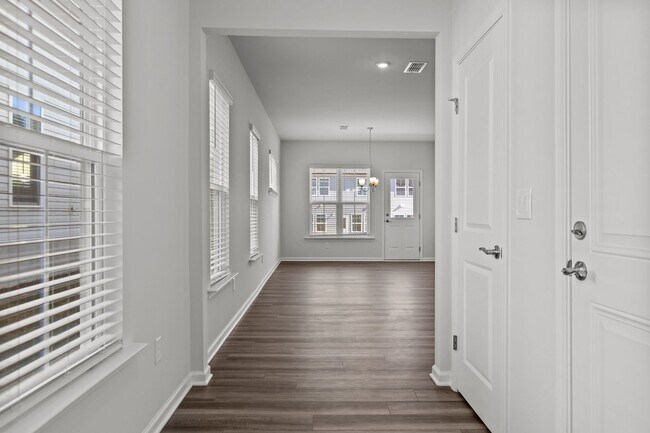 Building Photo - Gorgeous New Construction!  Updated Kitche...