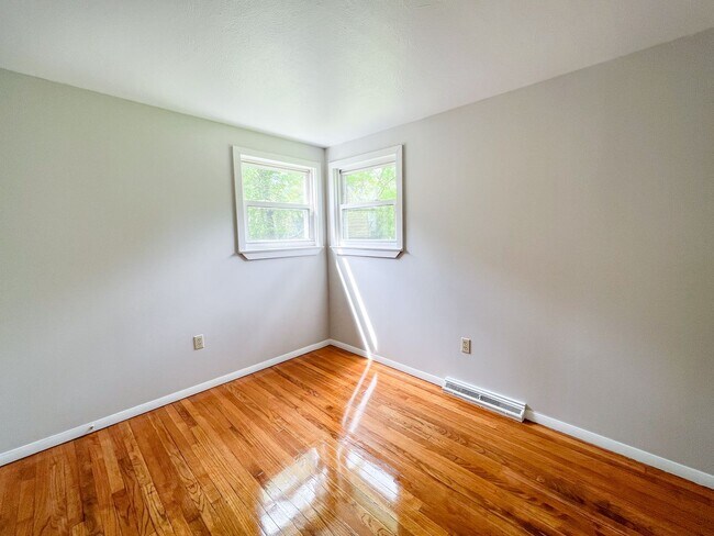 Building Photo - Single Family House in the North End of Hartford