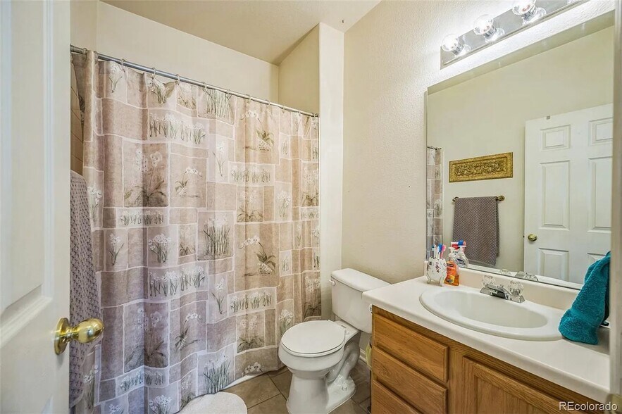 Building Photo - 3209 E 102nd Pl