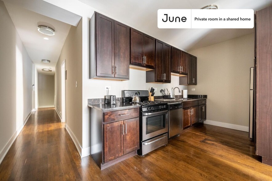 Building Photo - Private bedroom in 3 bed/1 bath Home